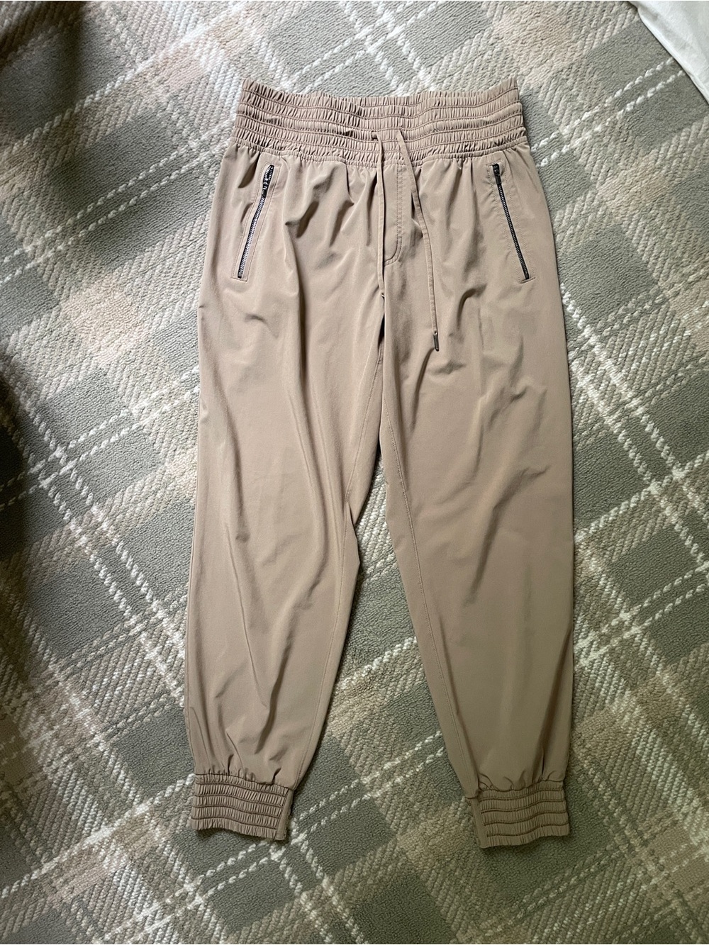 Athleta Camden joggers tan size M/8